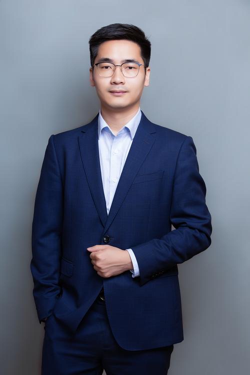凌月青 视觉与舞美负责人